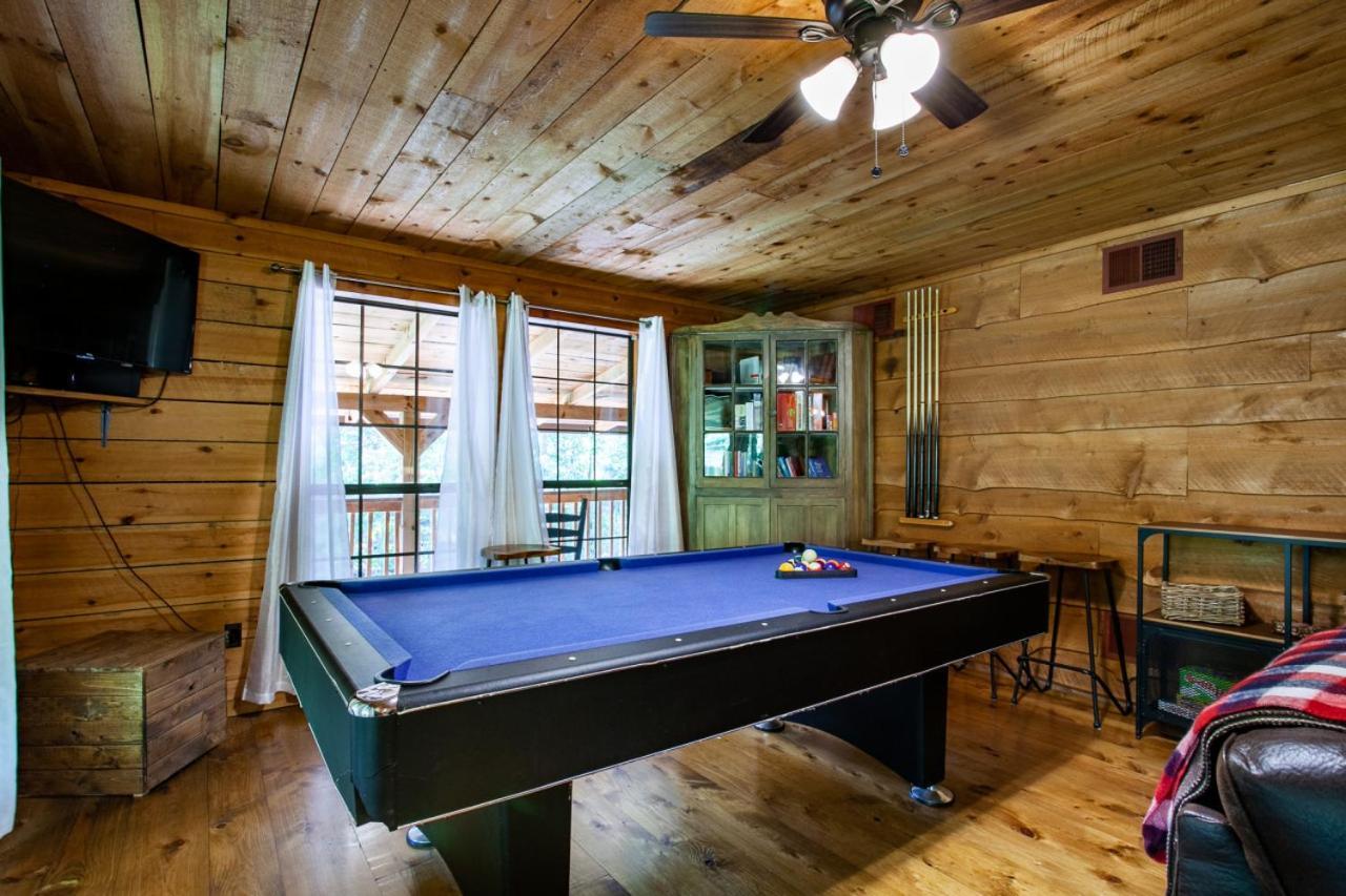 Forest Hot Tub Fire Pit Pool Table Hébergement de vacances *