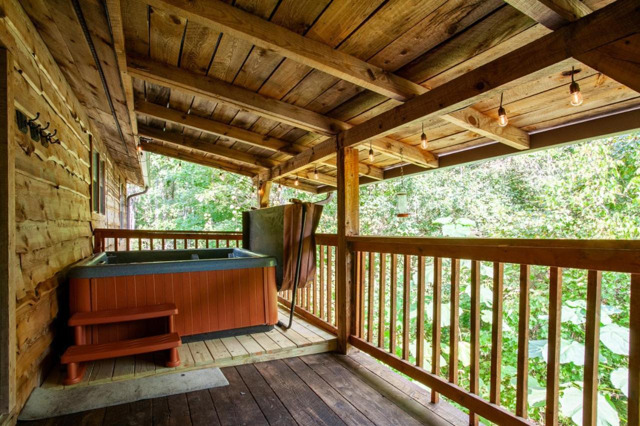 Hébergement de vacances Forest Hot Tub Fire Pit Pool Table