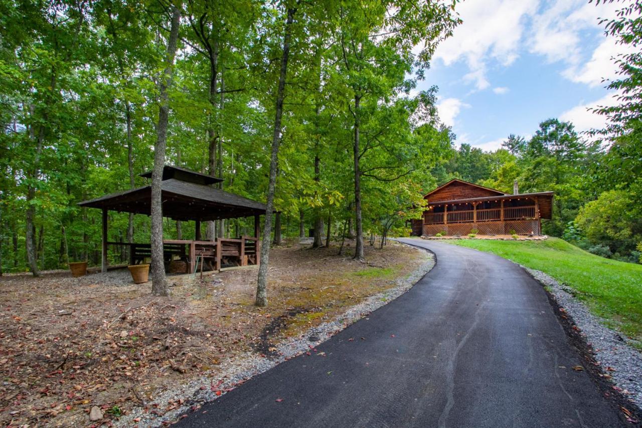 Forest Hot Tub Fire Pit Pool Table Hébergement de vacances Pigeon Forge