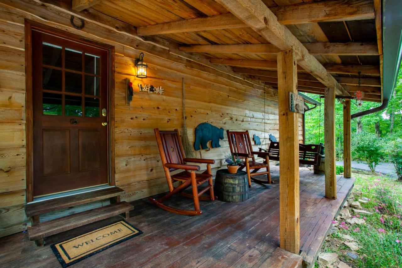 Forest Hot Tub Fire Pit Pool Table Hébergement de vacances Pigeon Forge