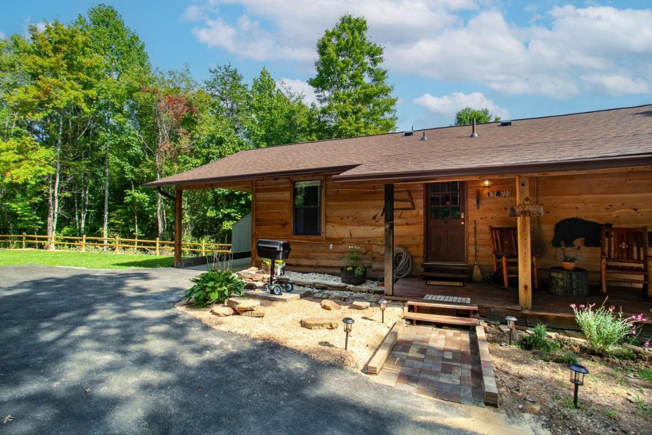 Forest Hot Tub Fire Pit Pool Table Hébergement de vacances Pigeon Forge